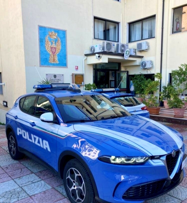 Crotone, tentata estorsione con metodo mafioso: fermato dalla Polizia l’unico soggetto sfuggito all’arresto